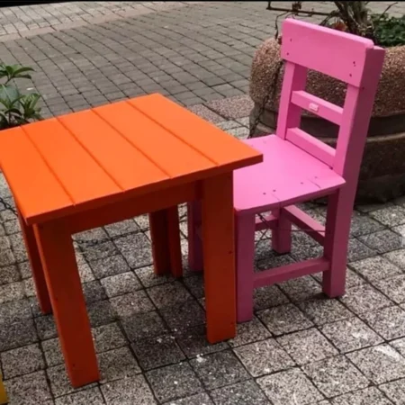 RENKLİ BAHÇE AHŞAP ÇOCUK MASASI 50*50